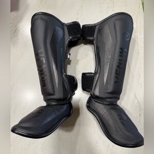 Venum Kids Elite Shinguards Black Small